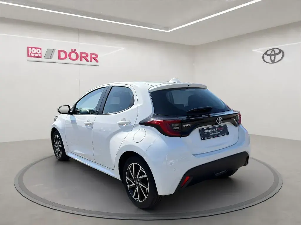 Gebraucht Toyota Yaris Team 125 PS (91 kW) 2021 Weiß Kleinwagen