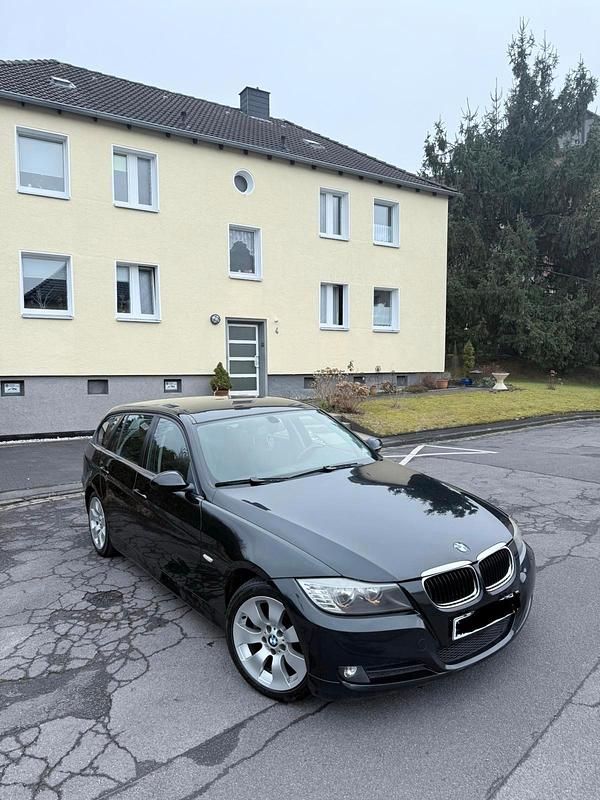 Gebraucht BMW 320 163 PS (119 kW) 2007 Schwarz Kombi