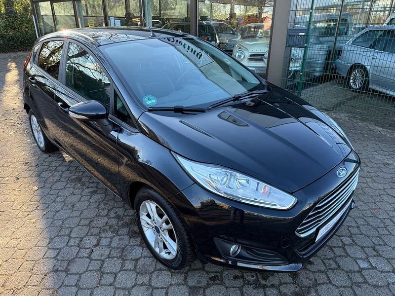 Schwarz Gebraucht 2015 Ford Fiesta Trend Limousine | 4.400 € (Fairer Preis) - Bild 1/4