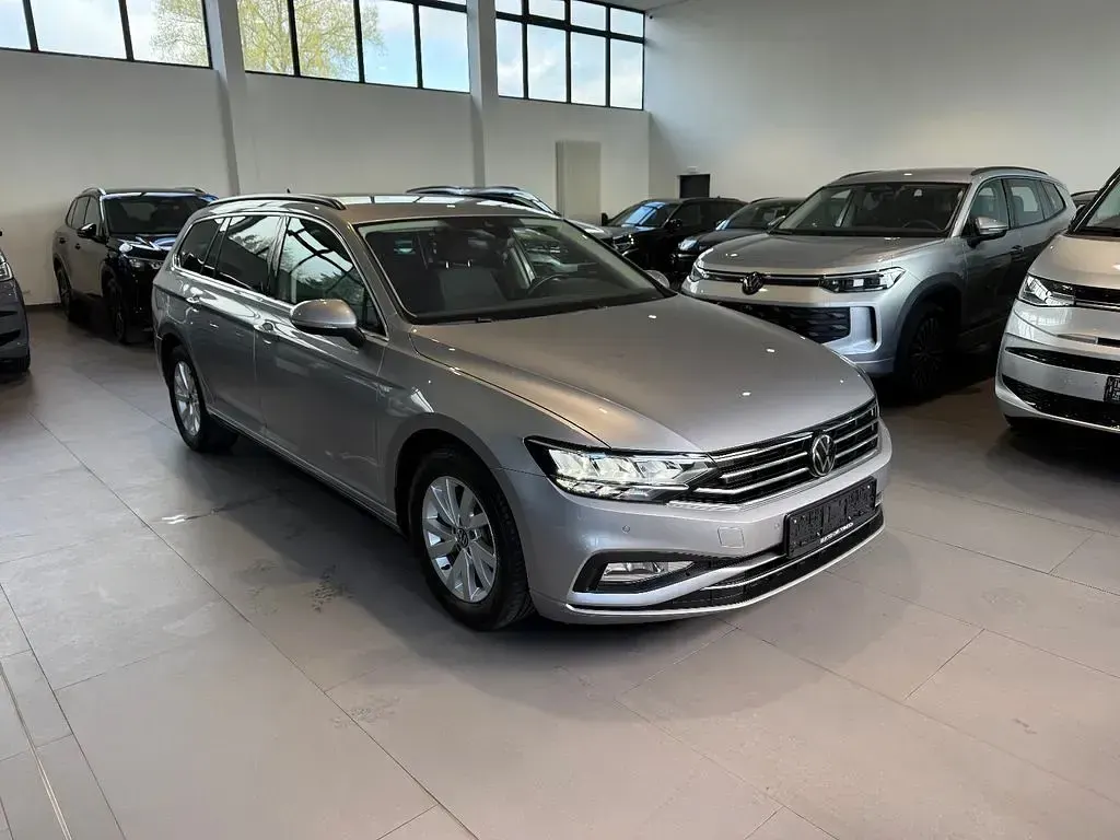 Gebraucht VW Passat Business 150 PS (110 kW) 2023 Silber Kombi