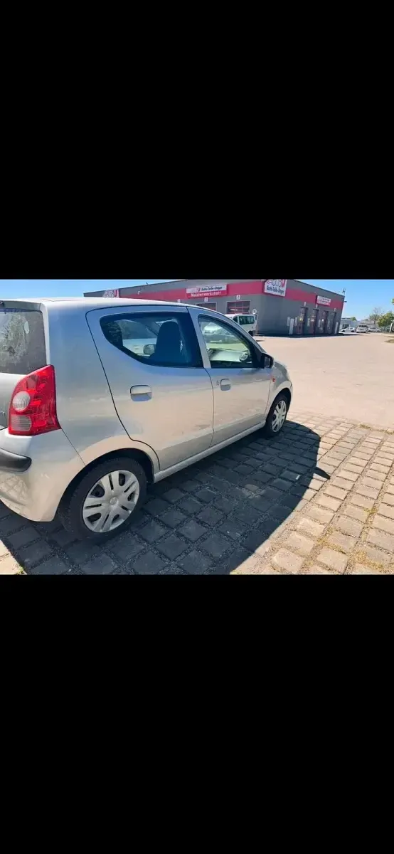 Gebraucht Nissan Pixo 68 PS (50 kW) 2010 Silber Kleinwagen