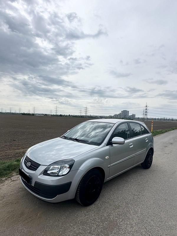 Gebraucht Kia Rio 97 PS (71 kW) 2011 Silber Kleinwagen