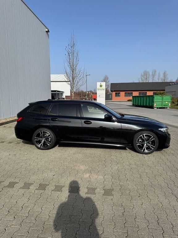 Gebraucht BMW 320 M Sport 190 PS (139 kW) 2022 Schwarz Kombi