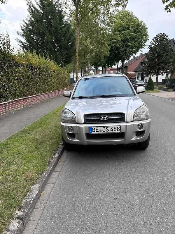 Grau Gebraucht 2005 Hyundai Tucson SUV | 3.200 € (Fairer Preis) - Bild 1/4