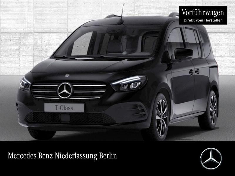 Schwarz Gebraucht 2024 Mercedes T180 Van / Kleinbus | 30.980 € (Teuer) - Bild 1/4