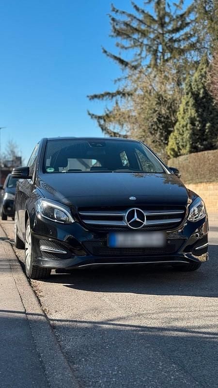 Schwarz Gebraucht 2016 Mercedes 200 Van / Kleinbus | 9.800 € - Bild 1/4