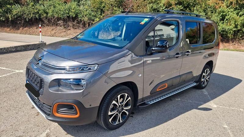 Grau Gebraucht 2023 Citroën Berlingo XTR Van / Kleinbus | 26.500 € (Etwas zu teuer) - Bild 1/4