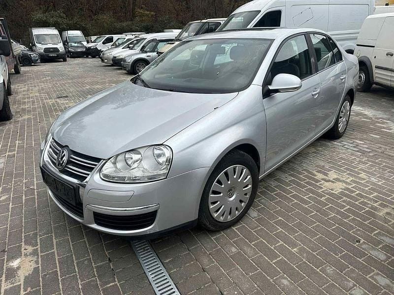 Silber Gebraucht 2006 VW Jetta Trendline Limousine | 1.450 € (Fairer Preis) - Bild 1/4