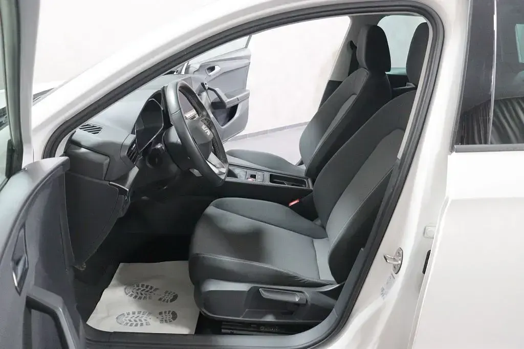 Gebraucht Seat Leon 90 PS (66 kW) 2023 Weiß Limousine