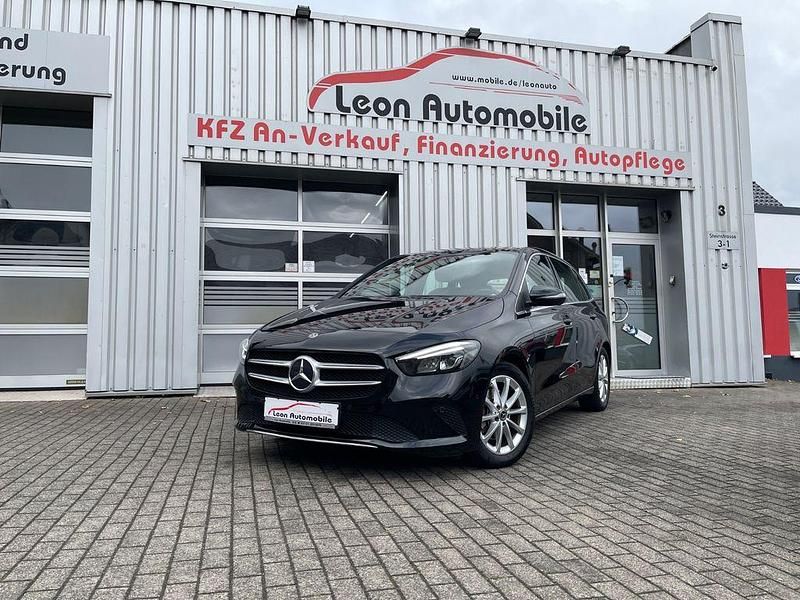 Schwarz Gebraucht 2019 Mercedes B200 Van / Kleinbus | 22.990 € (Fairer Preis) - Bild 1/4