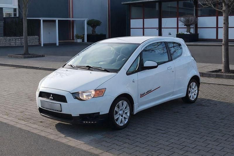 Gebraucht Mitsubishi Colt Edition 75 PS (55 kW) 2012 Weiß Limousine