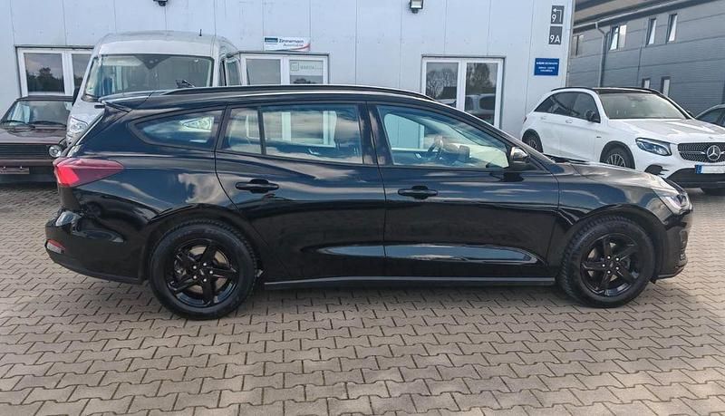Gebraucht Ford Focus Cool & Connect 120 PS (88 kW) 2022 Schwarz Limousine