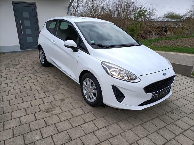 Weiß Gebraucht 2019 Ford Fiesta Trend Kleinwagen | 9.900 € (Fairer Preis) - Bild 1/4