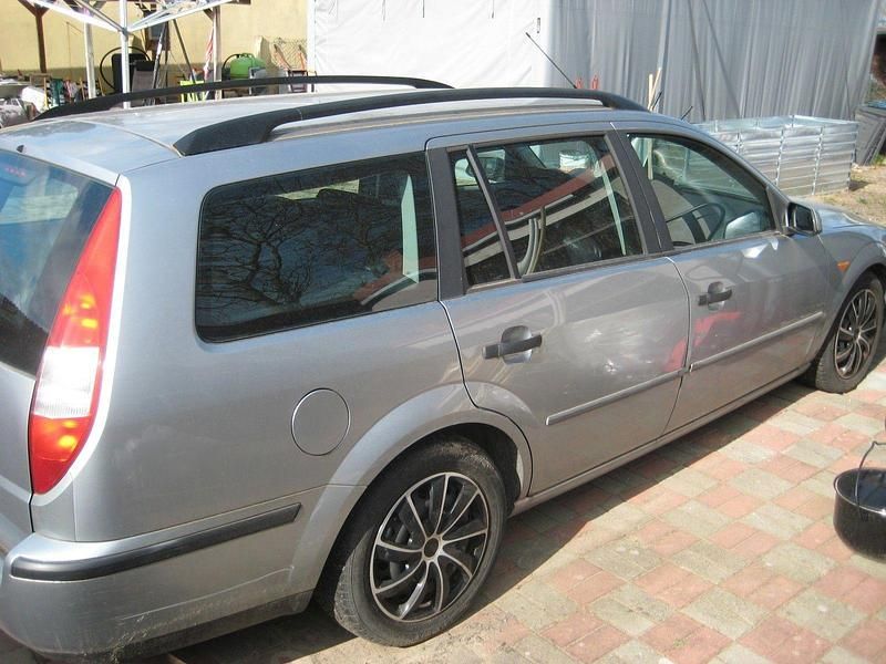 Gebraucht Ford Mondeo 125 PS (91 kW) 2003 Silber Kombi