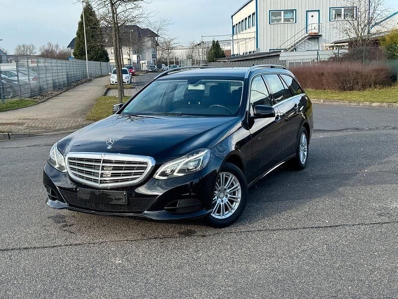 Schwarz Gebraucht 2013 Mercedes E220 Kombi | 12.999 € (Fairer Preis) - Bild 1/4