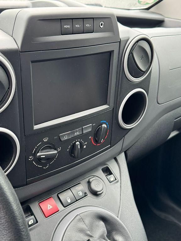 Gebraucht Peugeot Partner Comfort plus 99 PS (72 kW) 2016 Weiß Van / Kleinbus