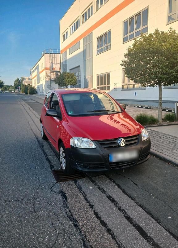 Rot Gebraucht 2011 VW Fox Kleinwagen | 2.500 € (Etwas zu teuer) - Bild 1/4