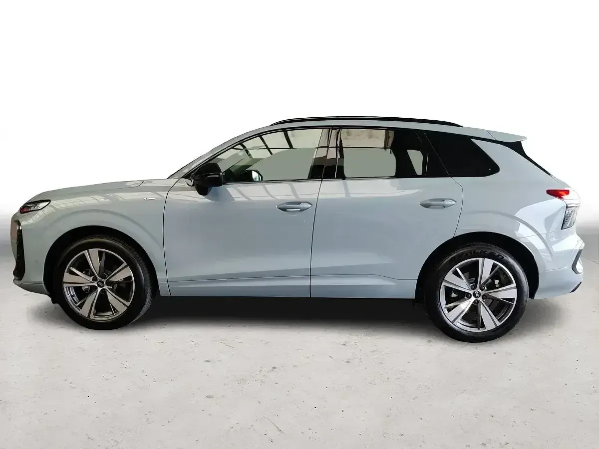 Neu Audi Q3 Sport 150 PS (110 kW) 2026 Grau SUV