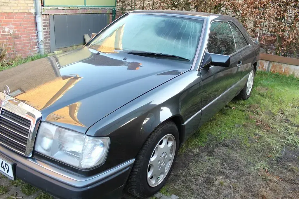 Gebraucht Mercedes 230 132 PS (97 kW) 1992 Schwarz Coupé