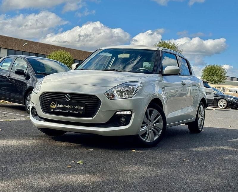 Weiß Gebraucht 2018 Suzuki Swift Comfort Limousine | 10.500 € (Superpreis) - Bild 1/4