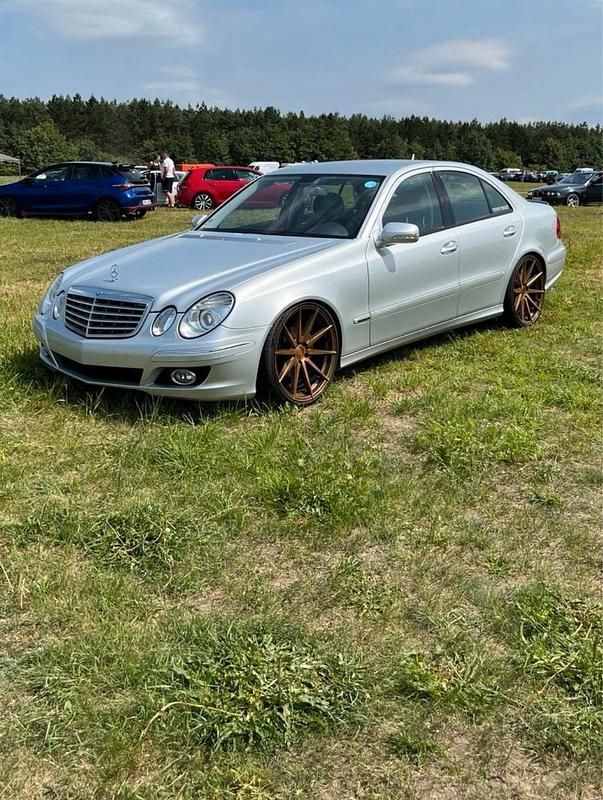 Silber Gebraucht 2006 Mercedes E320 Limousine | 7.800 € (Teuer) - Bild 1/4