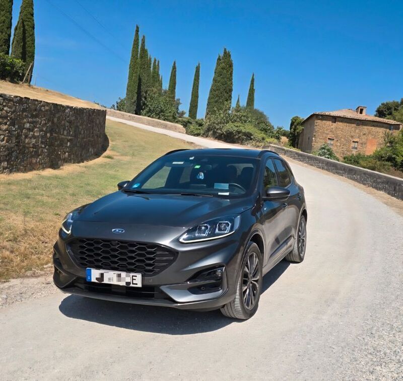 Grau Gebraucht 2021 Ford Kuga ST-Line X SUV | 30.000 € (Teuer) - Bild 1/4