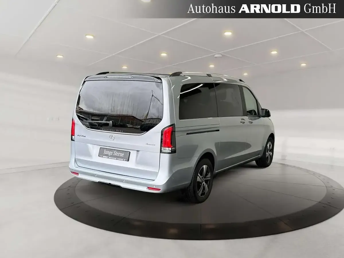 Gebraucht Mercedes V250 Style 190 PS (139 kW) 2025 Silber (hightechsilber) Van / Kleinbus