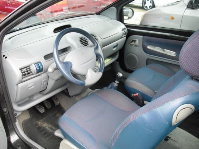Używany Renault Twingo Dynamique 58 KM (42 kW) 2003 Czarny Hatchback
