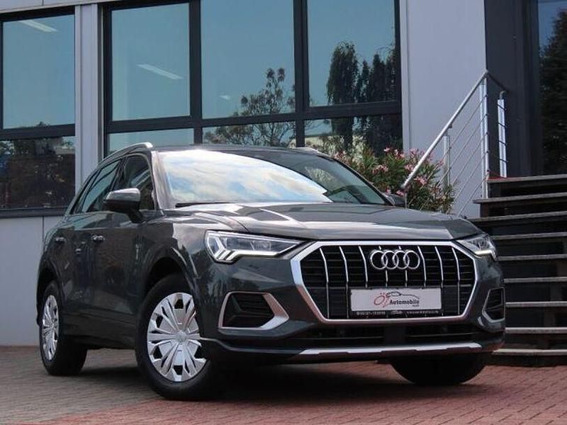 Grau Gebraucht 2021 Audi Q3 Advanced SUV | 24.900 € (Superpreis) - Bild 1/4