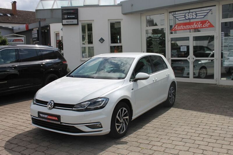 Weiß Gebraucht 2018 VW Golf VII Join Limousine | 16.990 € (Etwas zu teuer) - Bild 1/4