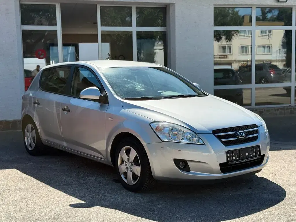 Gebraucht Kia Ceed LX 122 PS (89 kW) 2007 Silber Kleinwagen