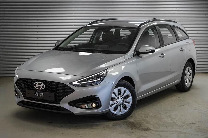 Neu Hyundai i30 2026 Shimmering silver metallic () Kombi