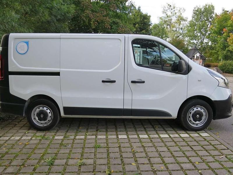 Gebraucht Renault Trafic Komfort 120 PS (88 kW) 2017 Gletscherweiss Van / Kleinbus
