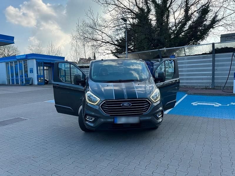 Gebraucht Ford Tourneo 131 PS (96 kW) 2018 Grau Van / Kleinbus