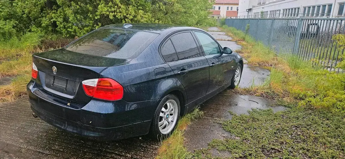 Używany BMW 320 150 KM (110 kW) 2004 Niebieski Sedan/Limuzyna