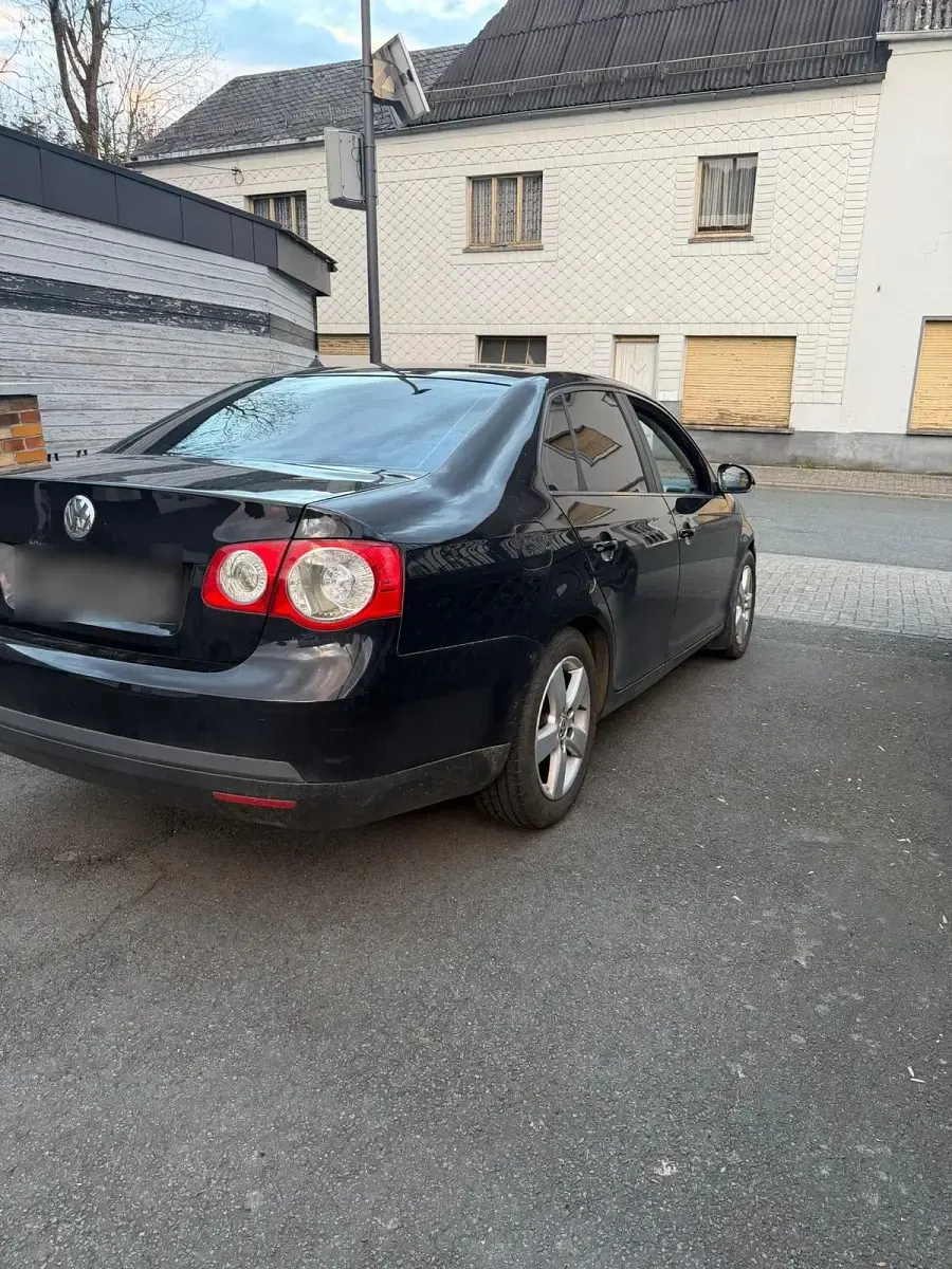 Gebraucht VW Jetta 102 PS (75 kW) 2005 Limousine