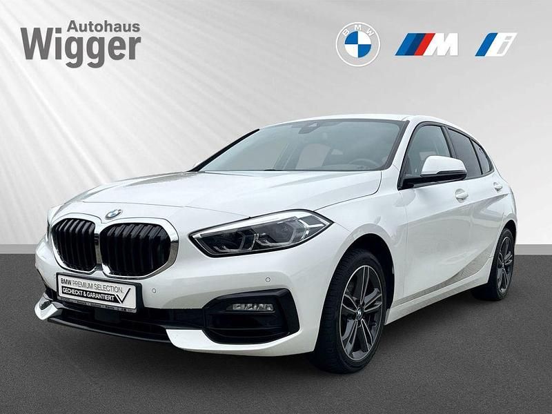 Weiss Gebraucht 2021 BMW 116 Sport Line Kleinwagen | 22.400 € (Etwas zu teuer) - Bild 1/4