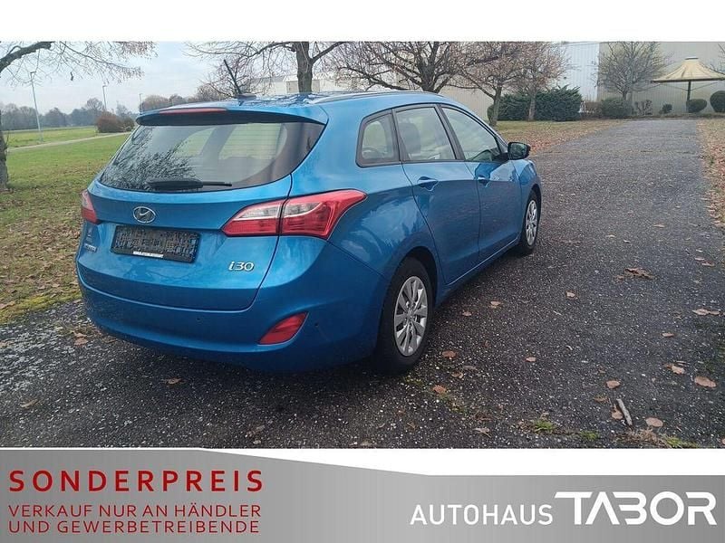 Gebraucht Hyundai i30 Trend 110 PS (80 kW) 2017 Ara blue Kombi