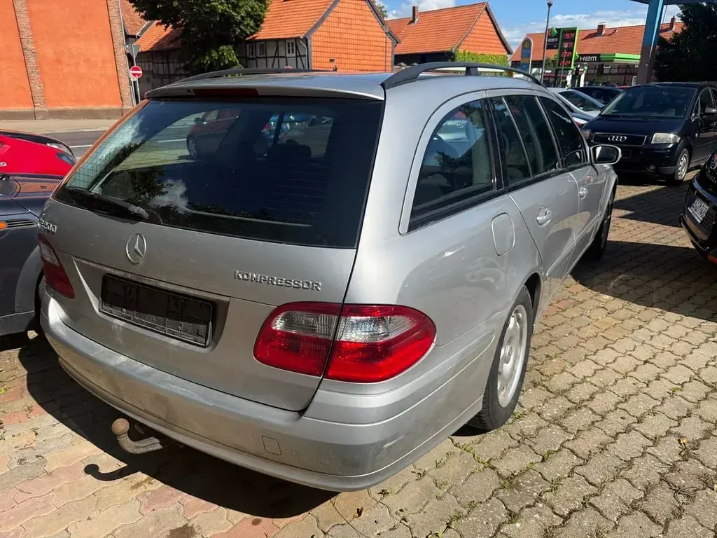 Gebraucht Mercedes E200 163 PS (119 kW) 2005 Silber Kombi