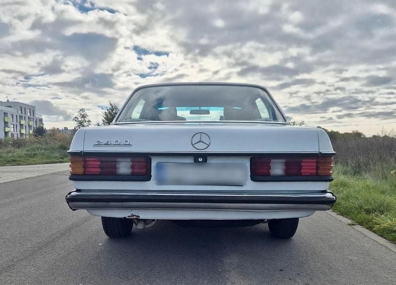 Gebraucht Mercedes 240 65 PS (47 kW) 1976 Weiß Limousine