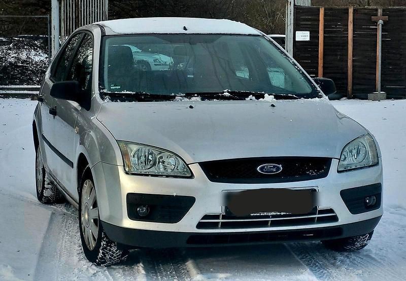 Grau Gebraucht 2006 Ford Focus Limousine | 1.990 € (Fairer Preis) - Bild 1/4