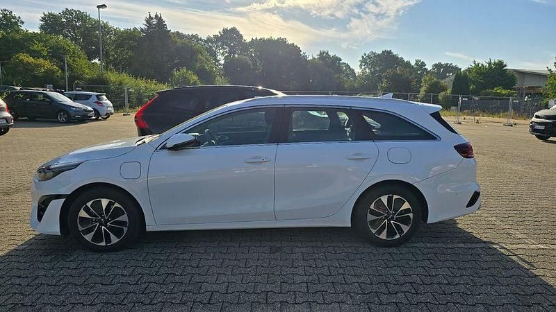 Weiß Gebraucht 2022 Kia Ceed Sportswagon Kombi | 22.300 € (Fairer Preis) - Bild 1/4