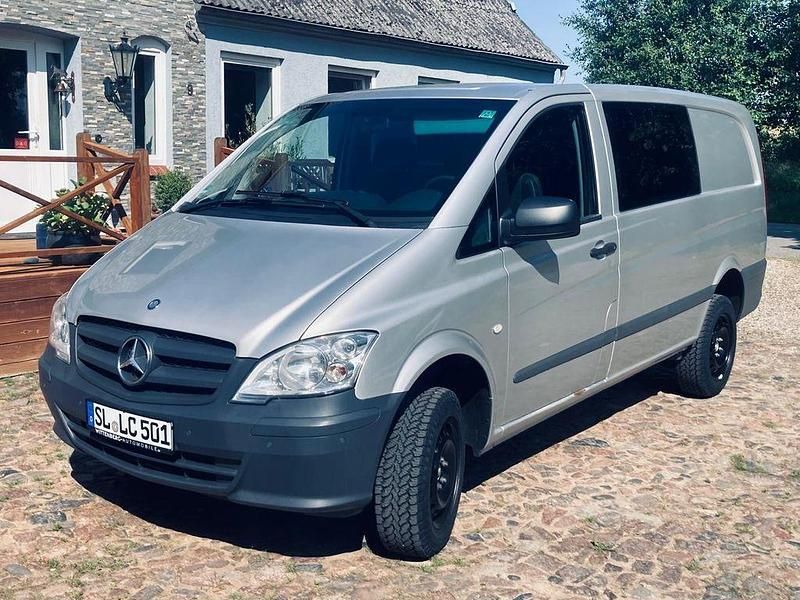 Silber Gebraucht 2013 Mercedes Vito Van / Kleinbus | 10.000 € (Guter Preis) - Bild 1/4