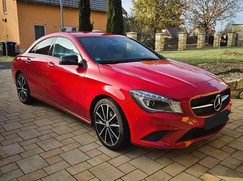 Rot Gebraucht 2016 Mercedes CLA200 Urban Coupé | 16.900 € (Fairer Preis) - Bild 1/4