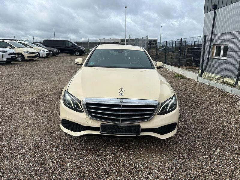 Gebraucht Mercedes E200 150 PS (110 kW) 2018 Beige Limousine
