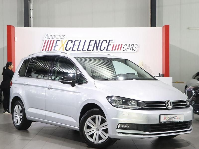 Silber Gebraucht 2019 VW Touran IQ Drive Van / Kleinbus | 21.777 € (Superpreis) - Bild 1/4