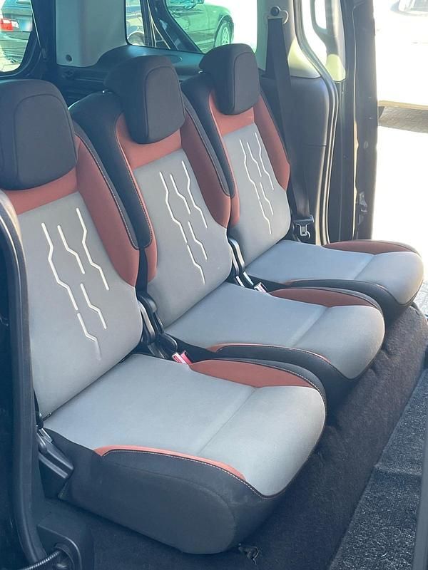 Gebraucht Peugeot Partner Tepee 98 PS (72 kW) 2012 Schwarz Van / Kleinbus