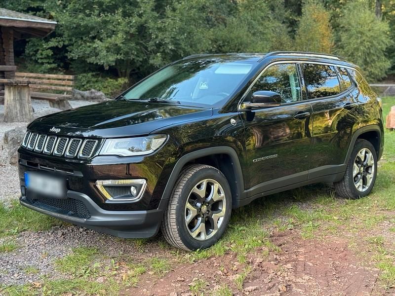 Schwarz Gebraucht 2017 Jeep Compass SUV | 12.999 € (Fairer Preis) - Bild 1/4