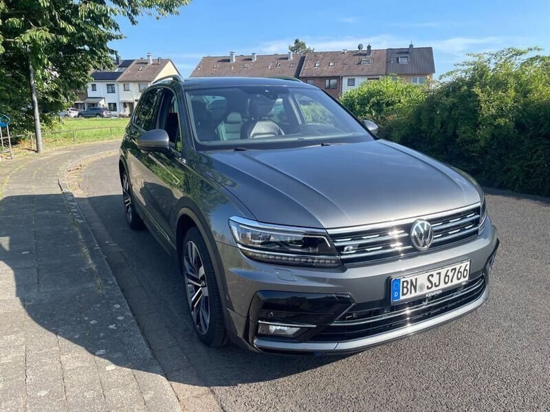 Grau Gebraucht 2019 VW Tiguan R-line SUV | 32.490 € (Fairer Preis) - Bild 1/4