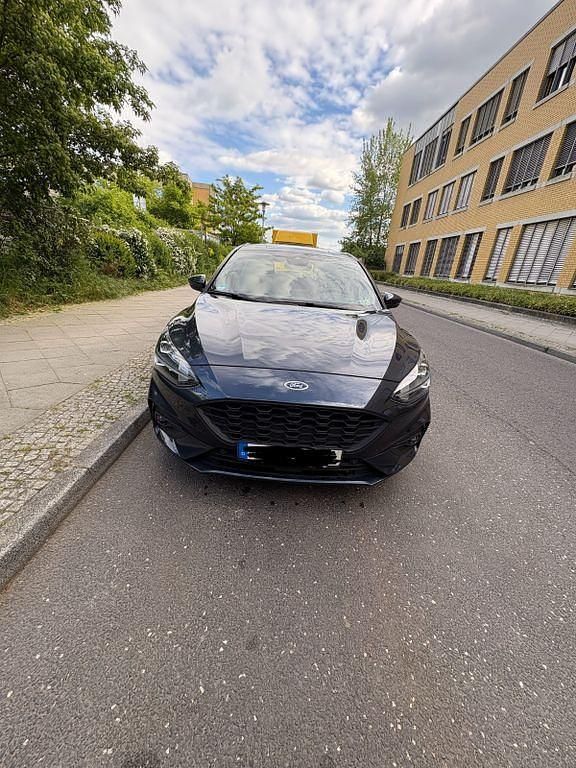 Gebraucht Ford Focus ST-Line 125 PS (91 kW) 2020 Blau Limousine